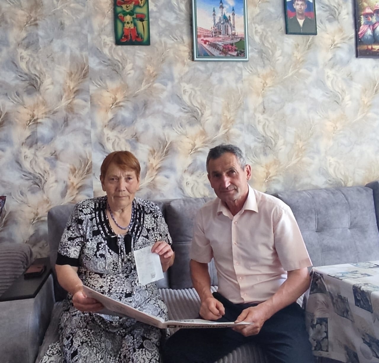 Глава поселения оформил подписку для мамы погибшего воина