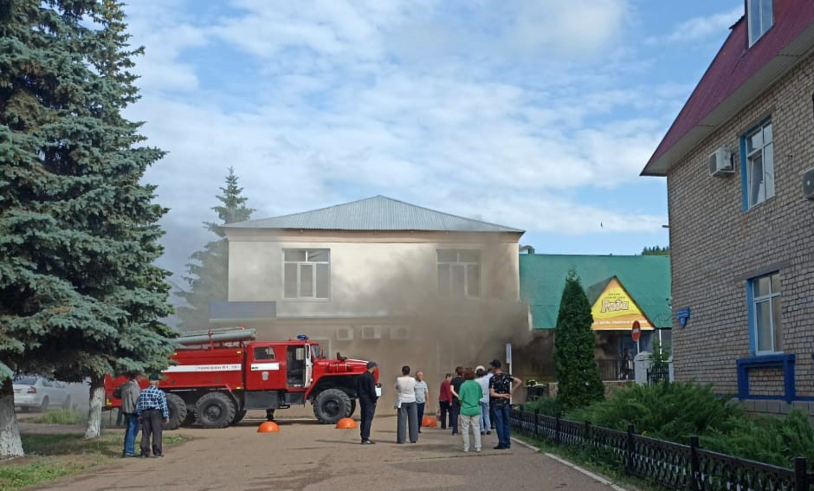 Утром загорелся магазин в райцентре