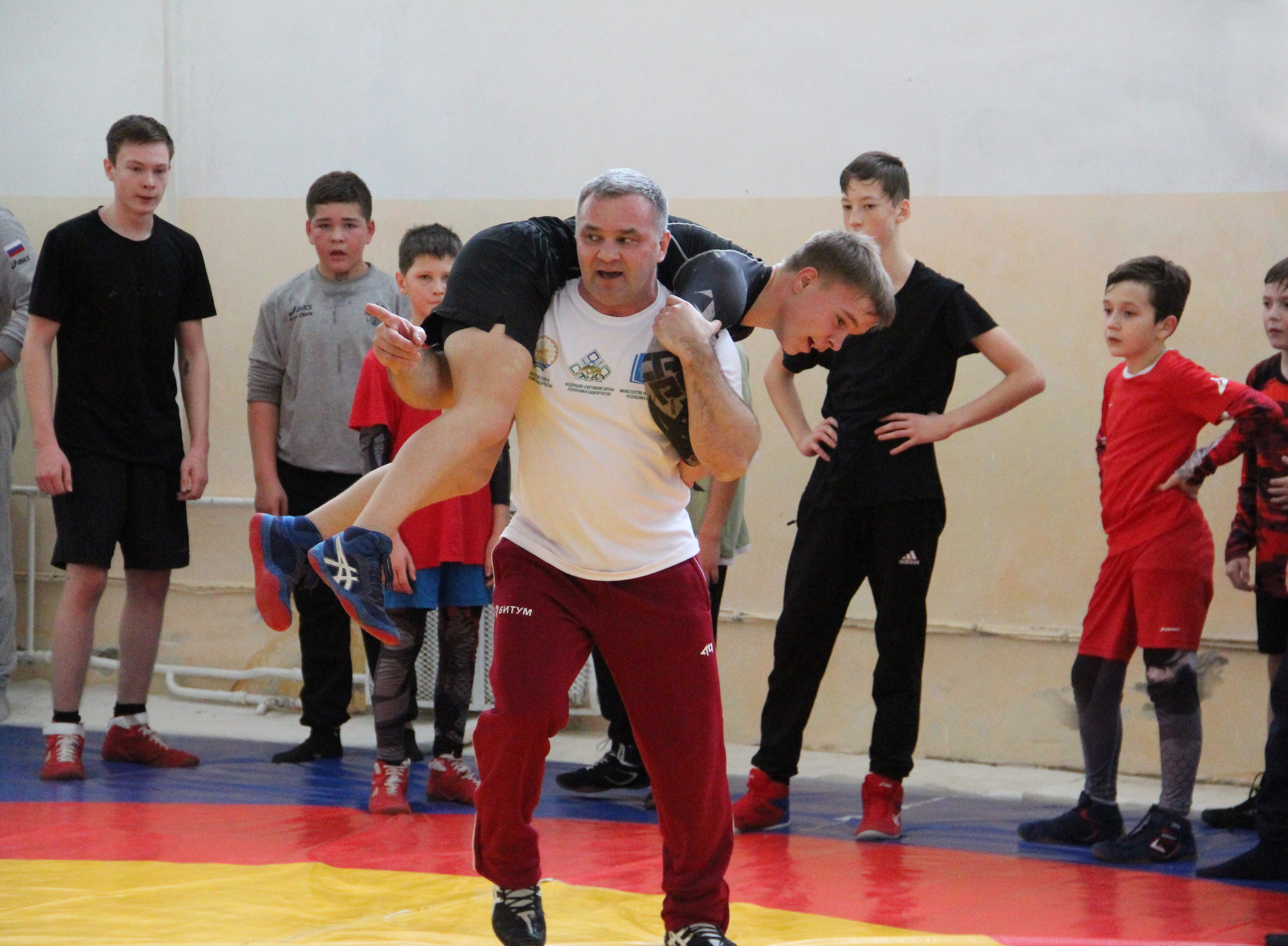 В Стерлибашевском районе побывал координатор проекта «Спортивная борьба в школы»