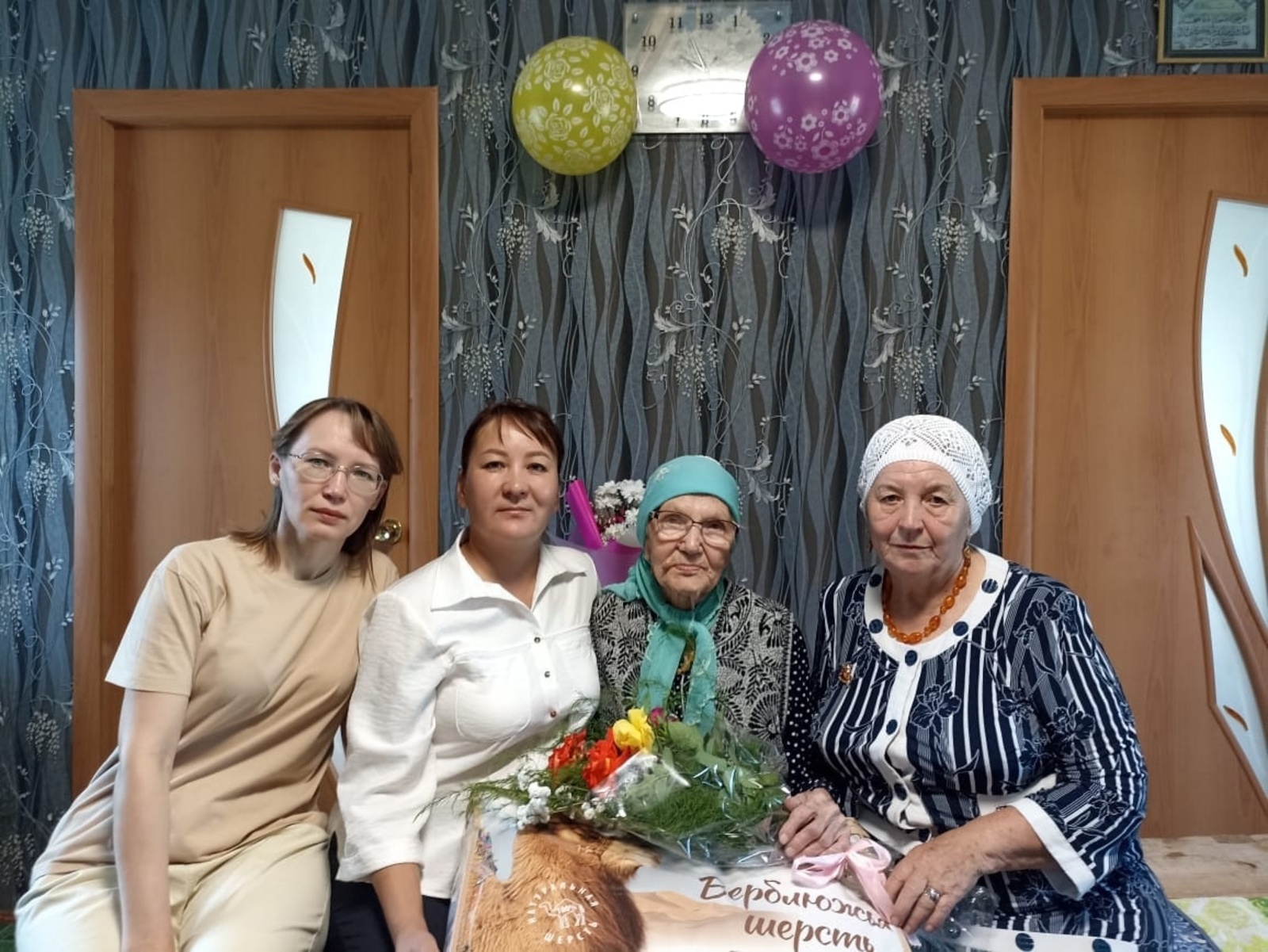 С 90-летием, Савия апа!