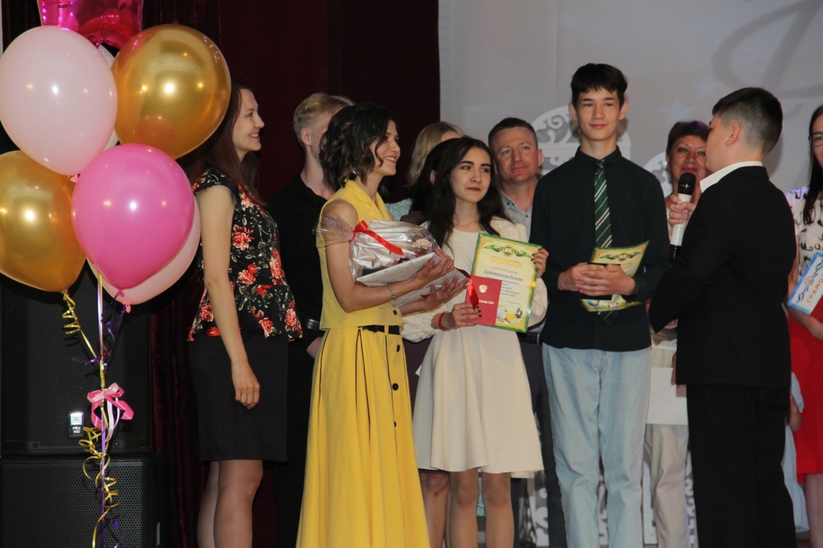 Завершающий аккорд: в Стерлибашево прошёл выпускной вечер для учащихся Детской школы искусств