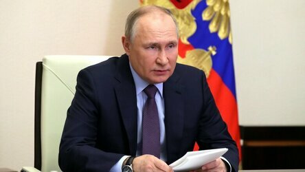 Путин поручил обеспечить россиян доступным бензином