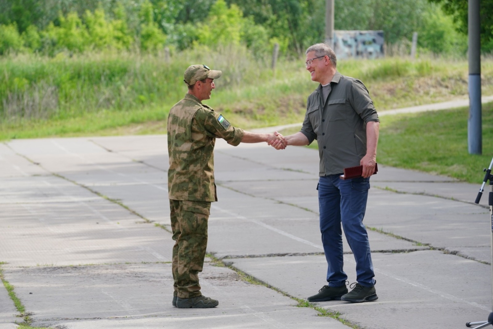 Радий Хабиров лично пообщался с бойцами мотострелкового полка «Башкортостан»