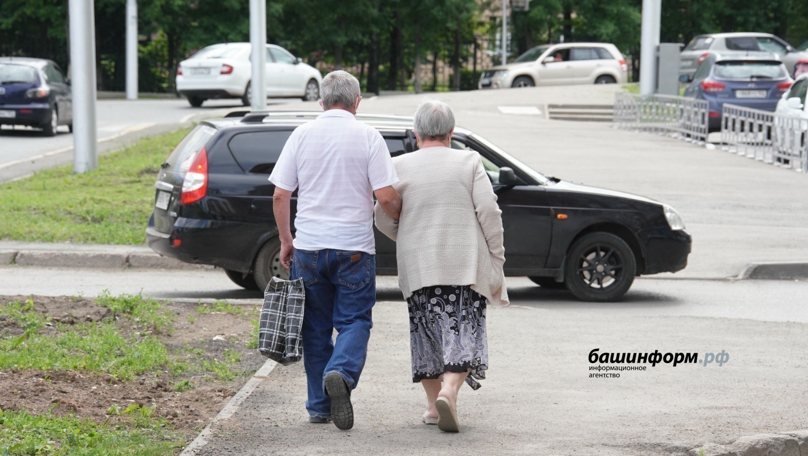 Пожилым и инвалидам - уход, забота и внимание государства