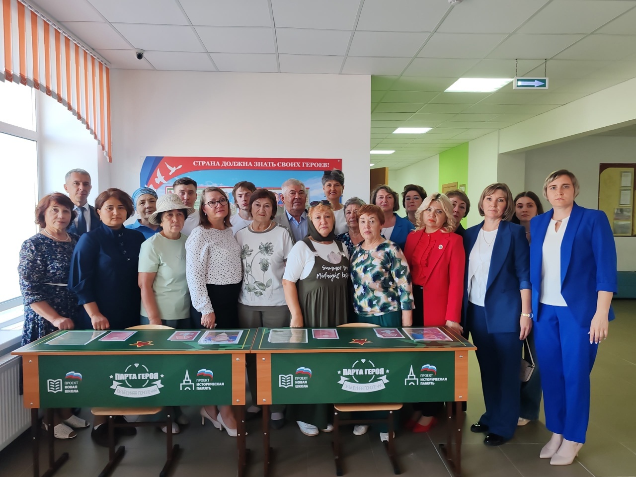 В СОШ №2 с.Стерлибашево открыли ещё две «Парты Героев»