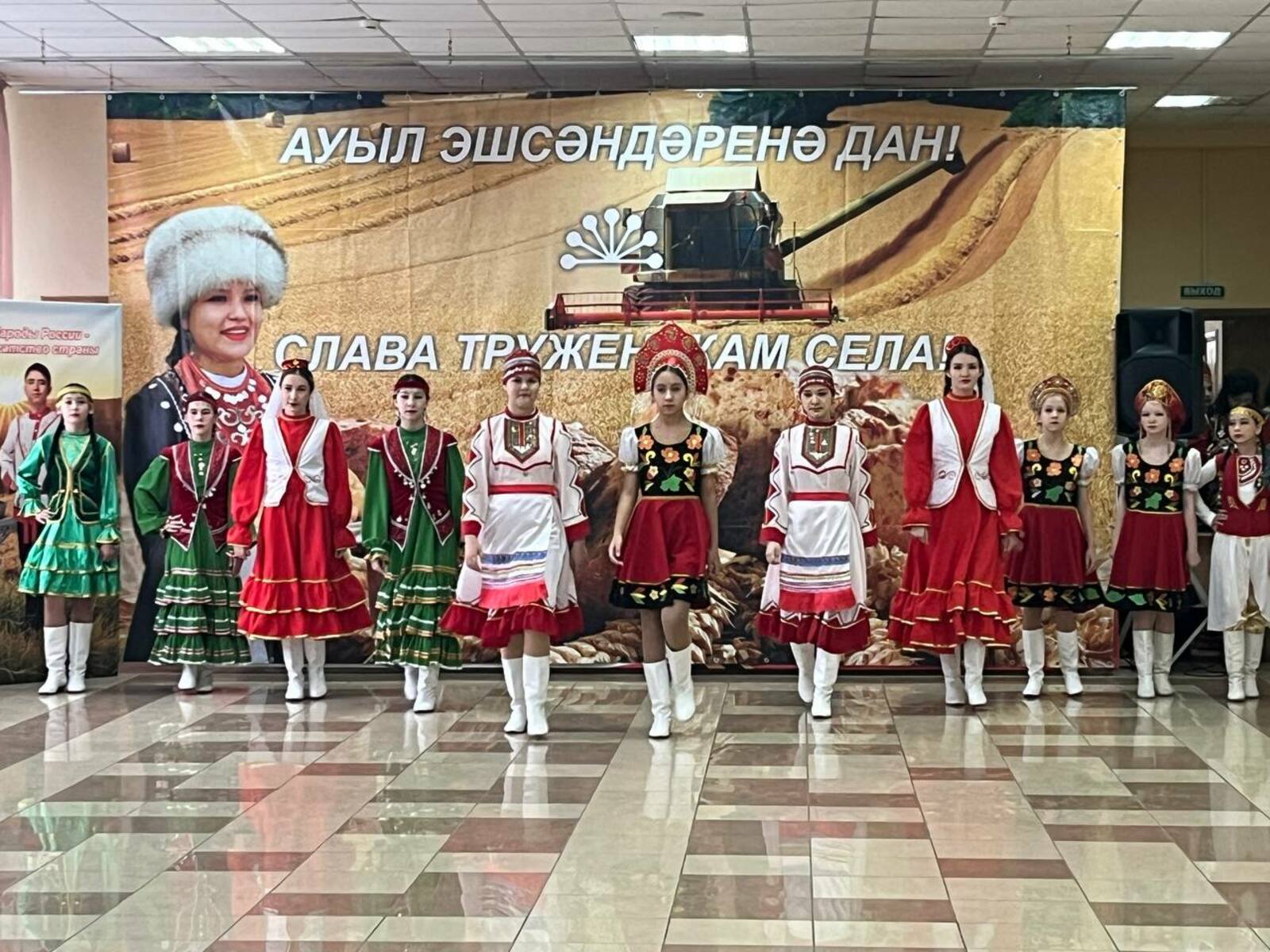 Праздничный день с душой и песней