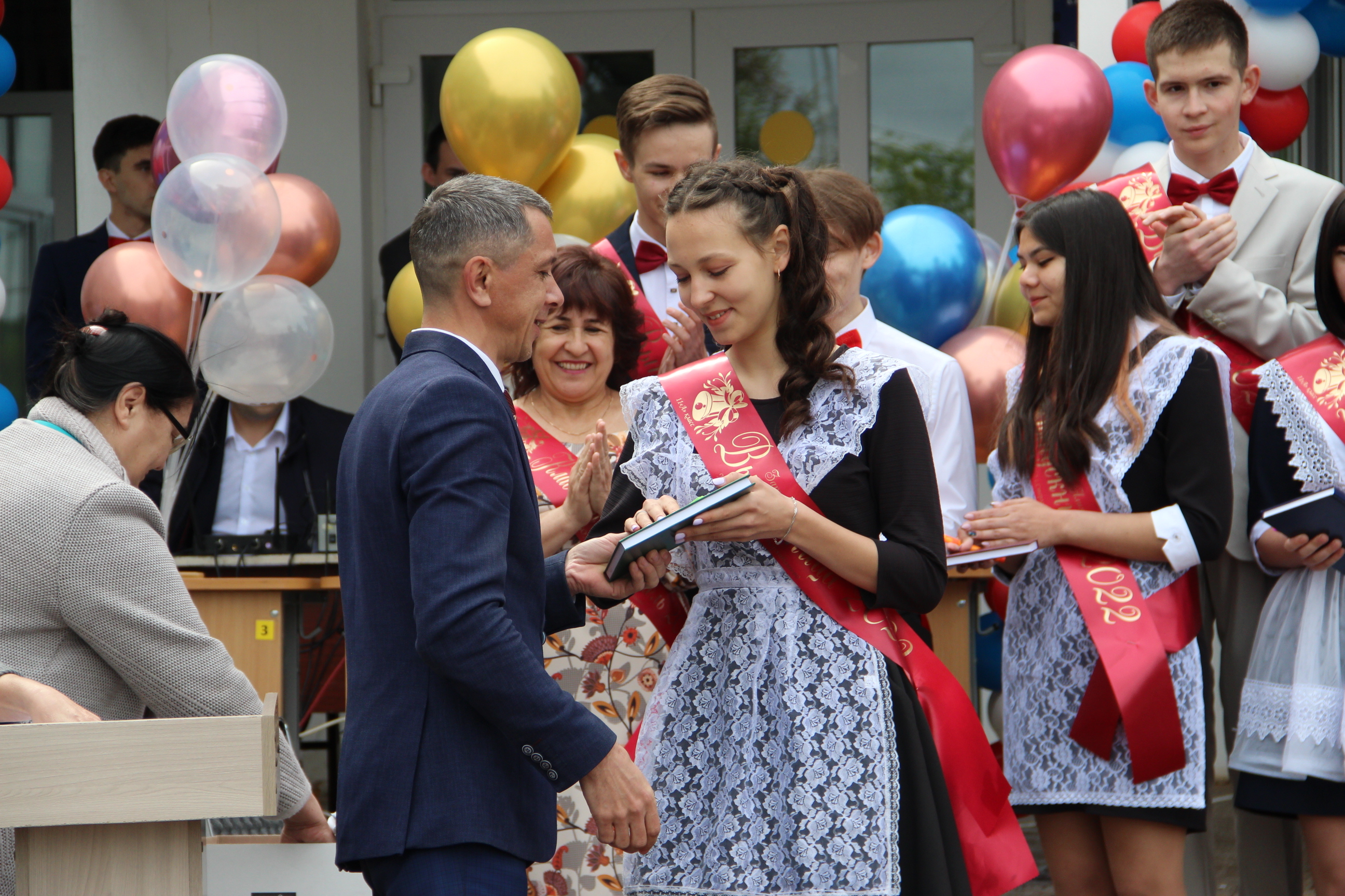 Вчера, 25 мая, в МБОУ СОШ №2 с.Стерлибашево состоялся праздник «Последний звонок».