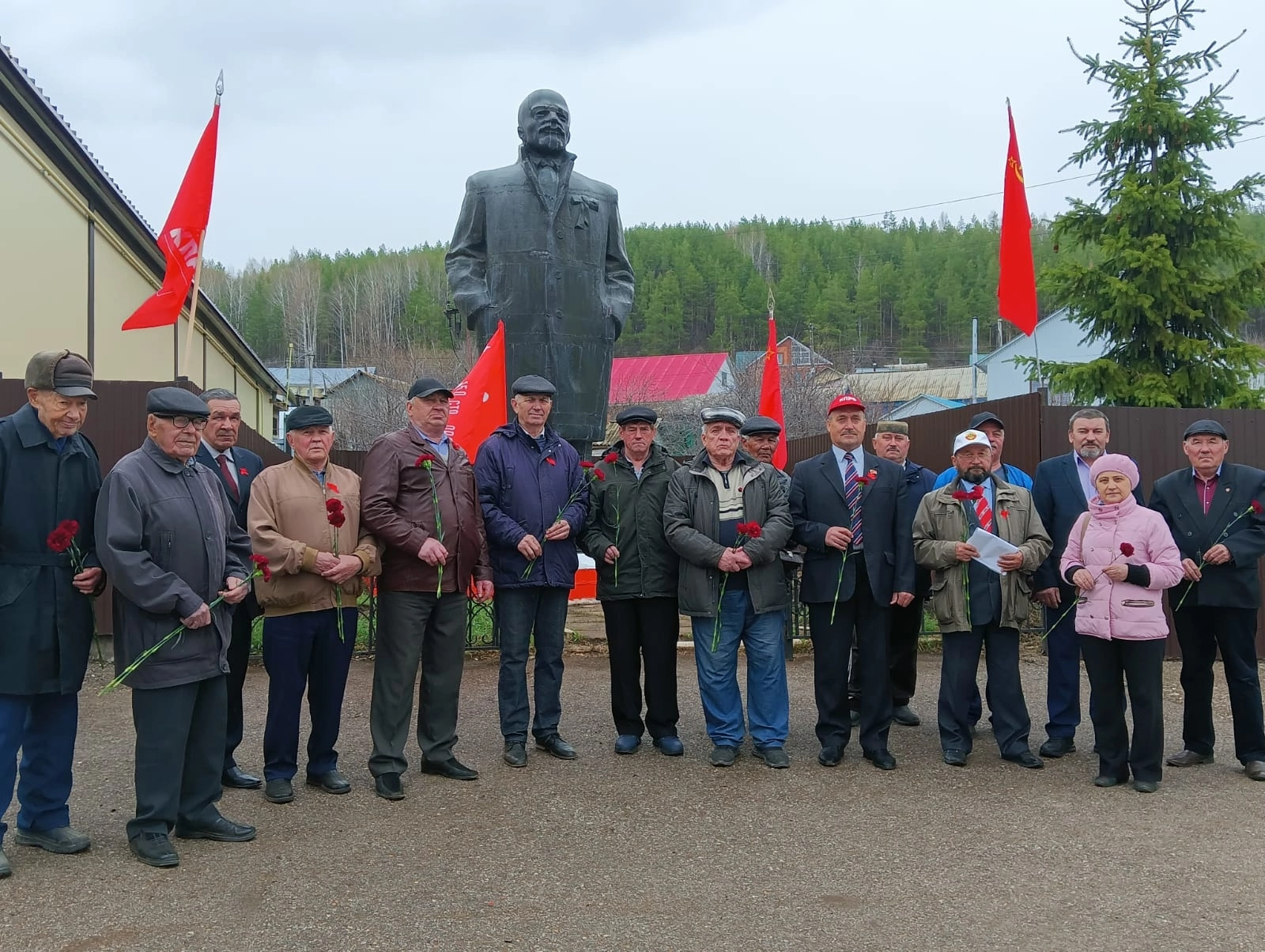 Село Стерлибашево стало центром внимания на праздновании памятной даты - 153 годовщины со дня рождения вождя мирового пролетариата В.И. Ленина