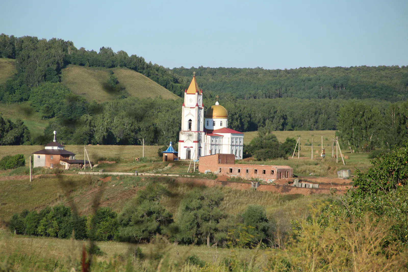 Три храма, маленькая община и большая вера