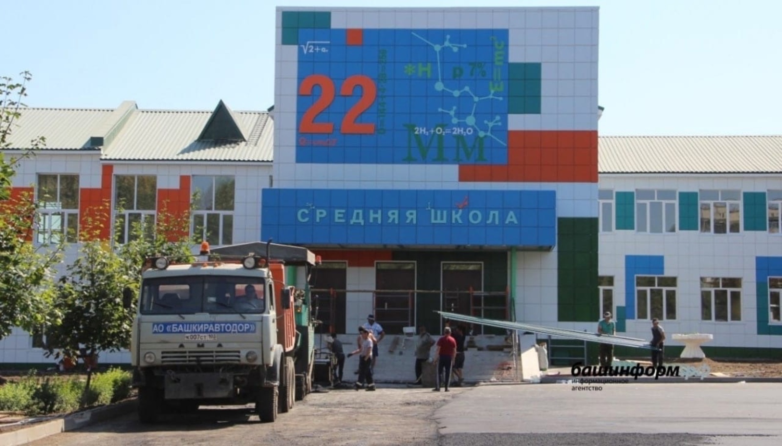 Строители из Башкирии отремонтировали школу в ЛНР