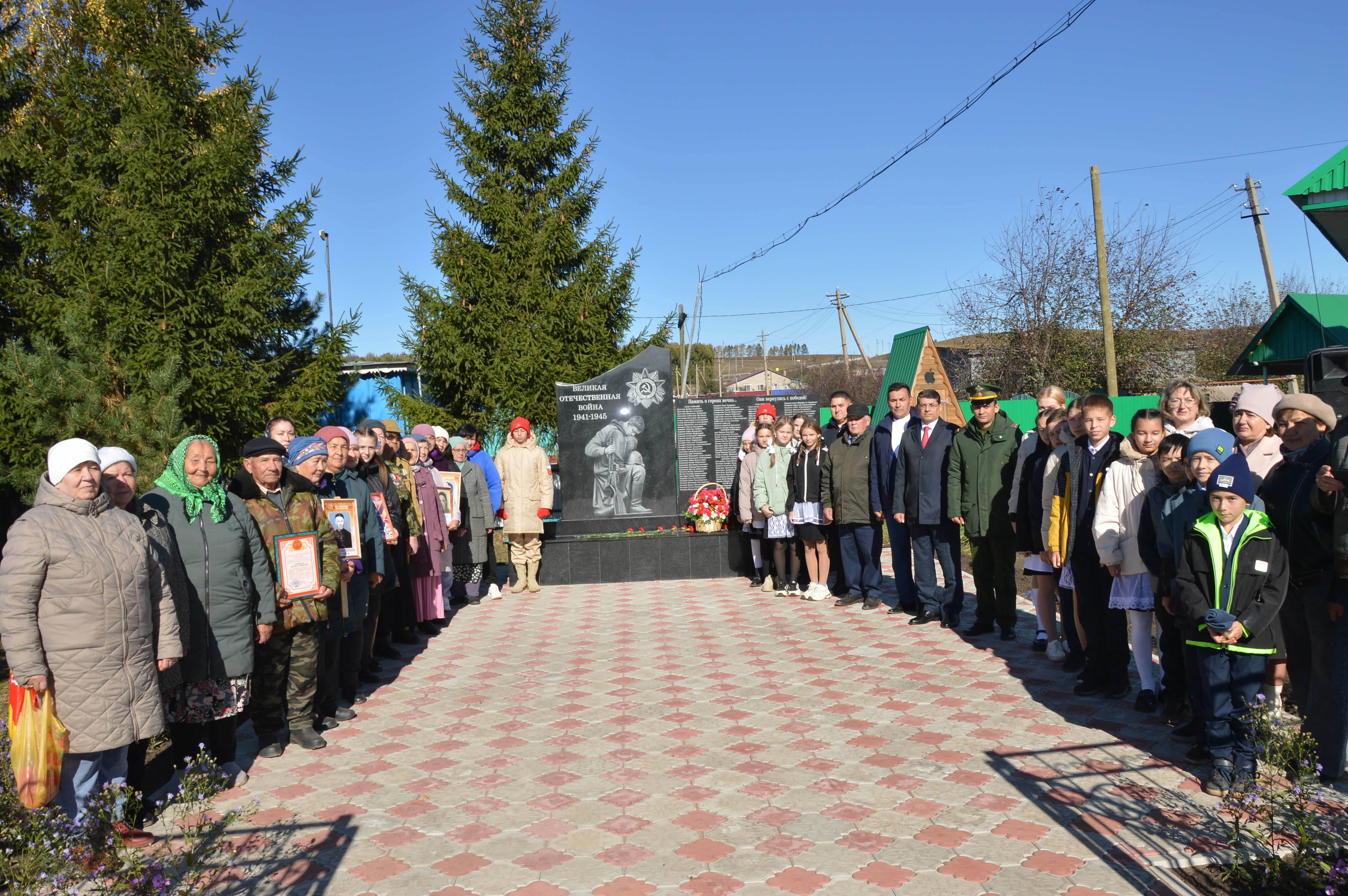В селе Турмаево открыли обновлённый памятник участникам войны