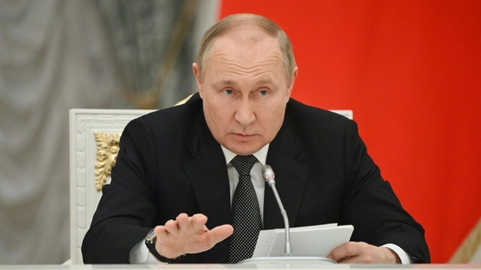 Путин отменил штрафы за небольшое превышение массы грузовика без разрешения