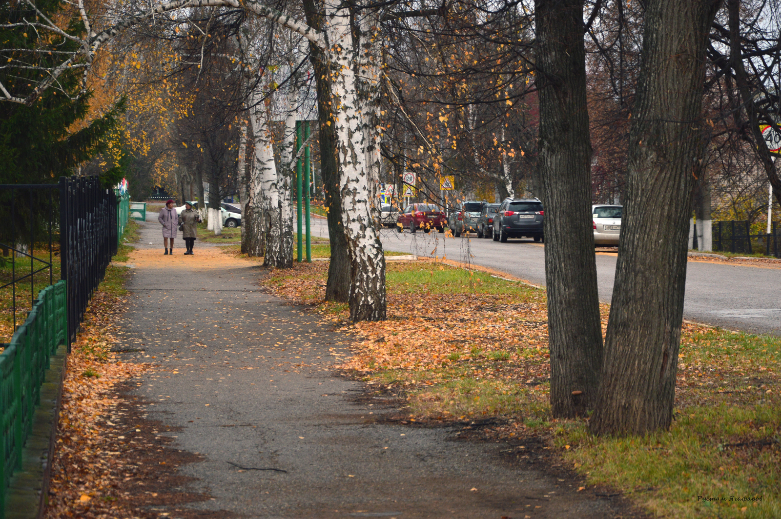 ОСЕНЬ ПЛАЧЕТ