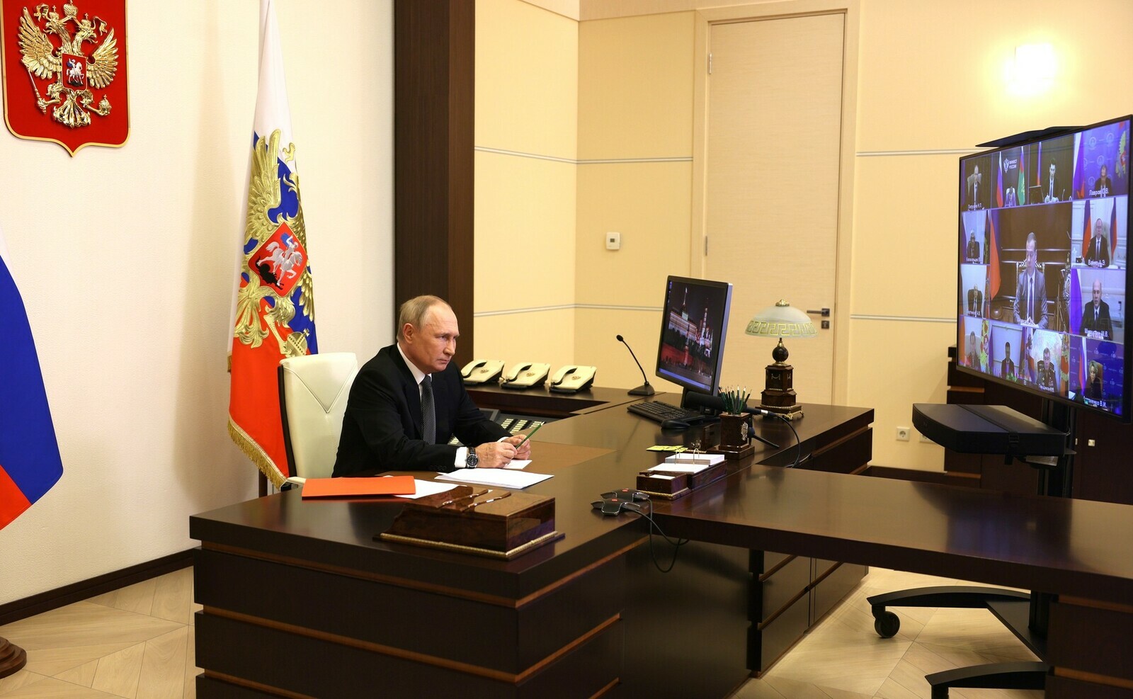 Президент Путин подписал Указ о введении военного положения в четырёх новых субъектах Российской Федерации