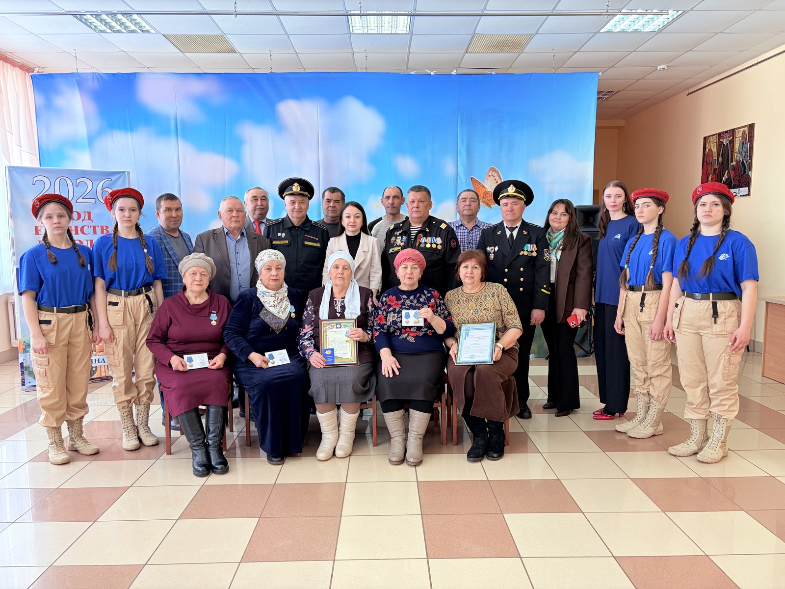 С праздником вас, моряки - подводники!