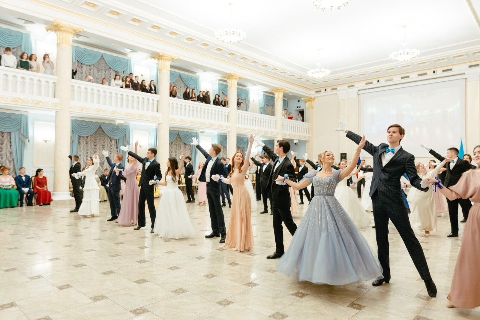 Студенты  уфимского кампуса стали королем и королевой Межвузовского бала