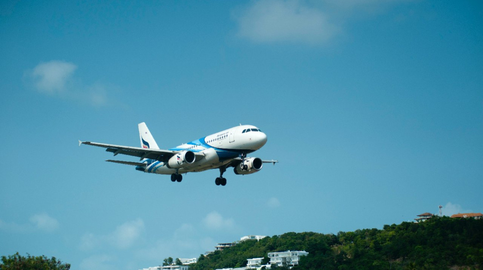 Росавиация продлила ограничения на полеты в 11 аэропортов на юге страны
