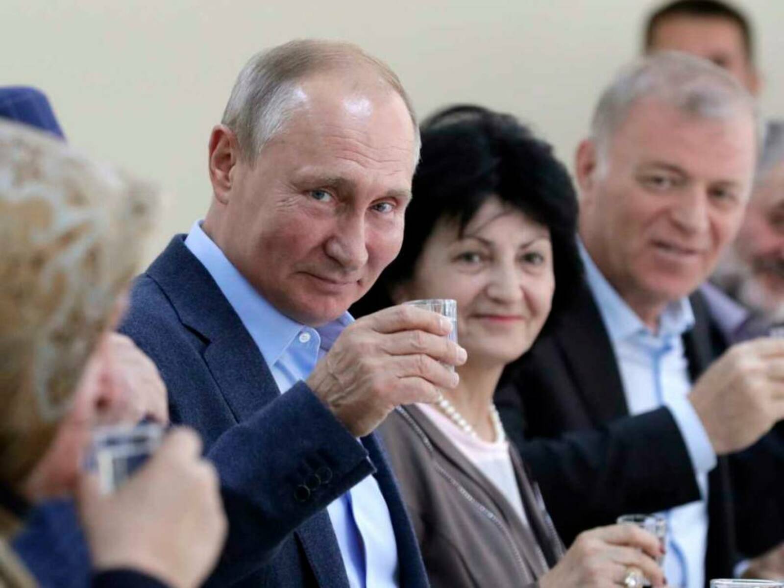 Путин сравнил кока-колу и иван-чай