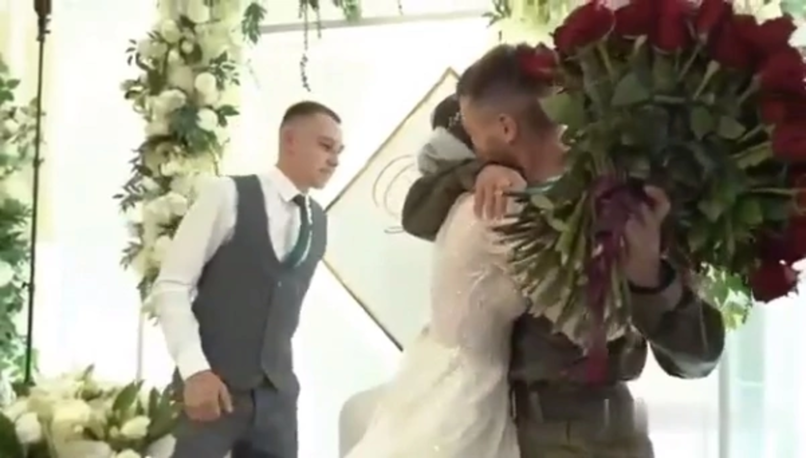 В Башкирии участник СВО устроил сюрприз на свадьбе сестры
